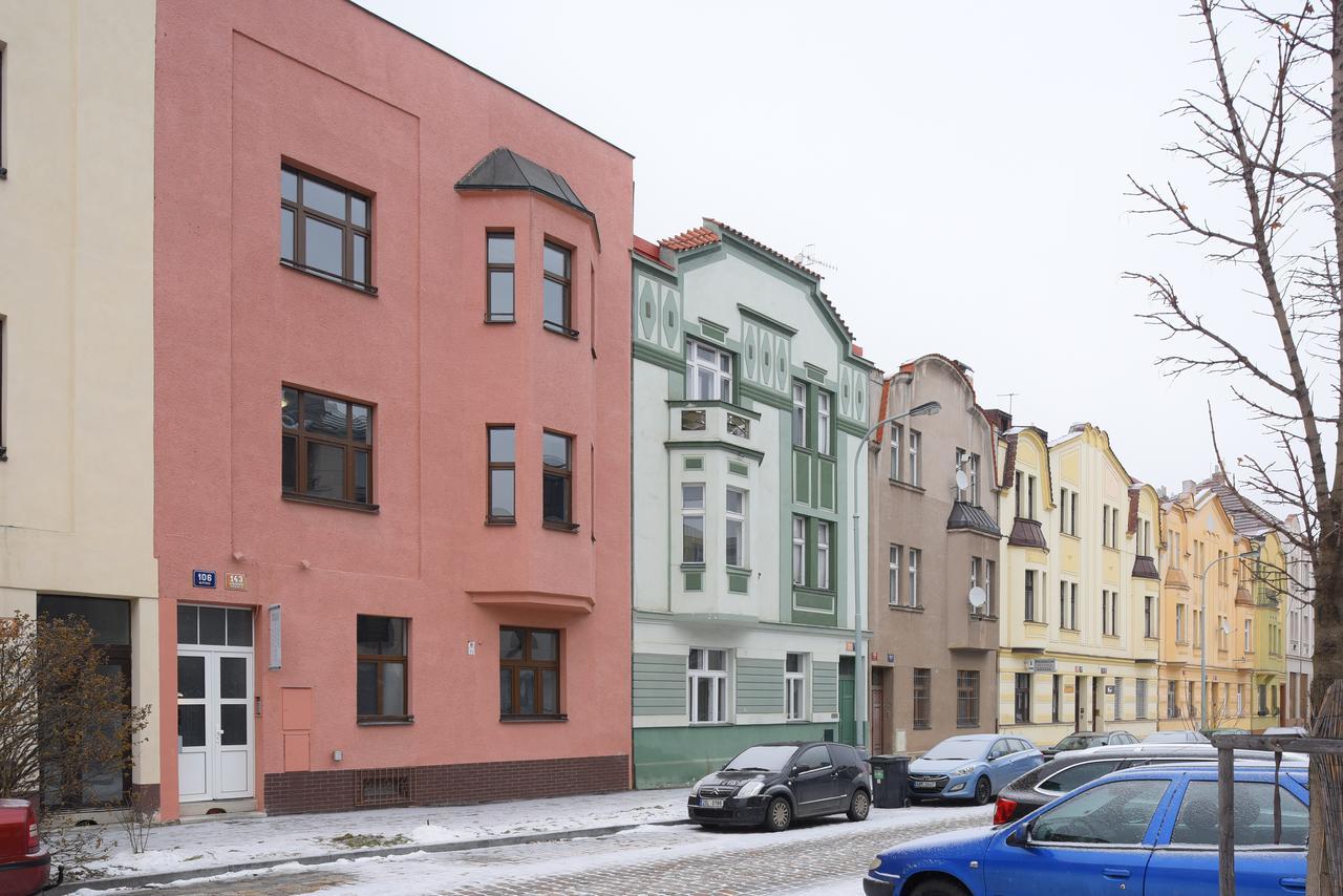 Pink House Apartments Прага Екстериор снимка